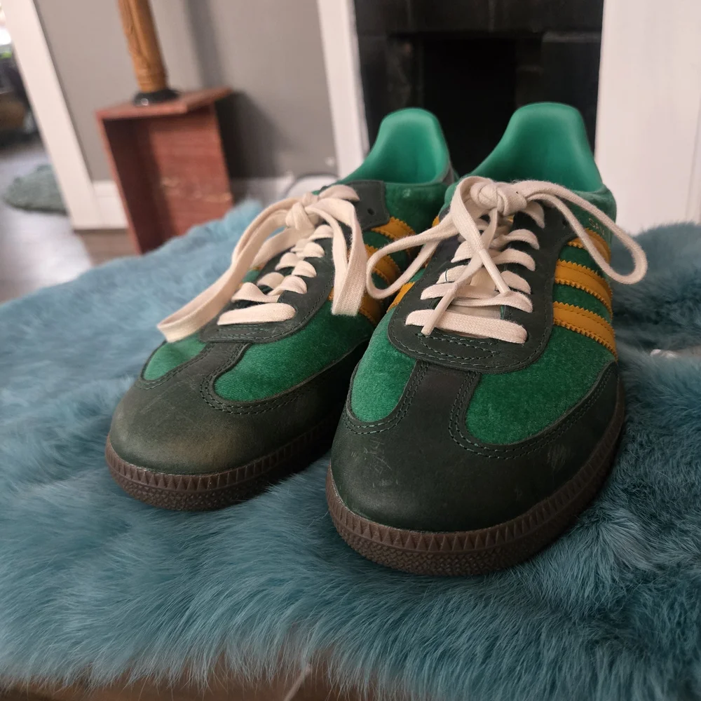 Adidas Sambas In Rare Colorway - Picture 2 of 6